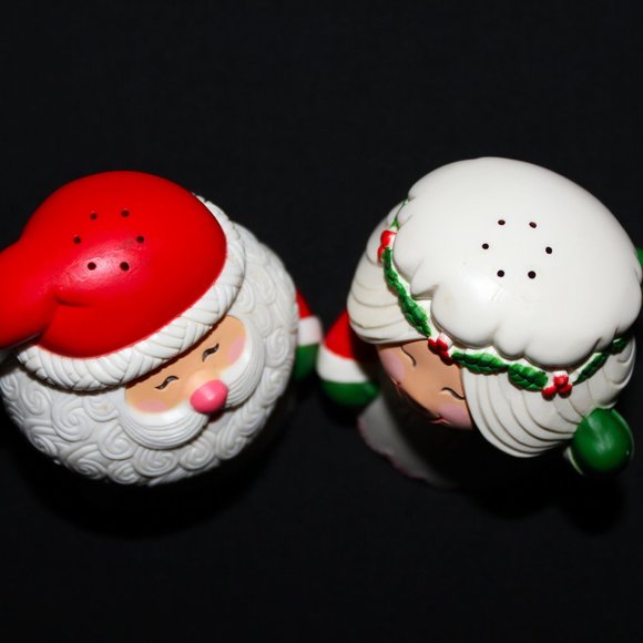 Christmas Salt and Pepper Shakers | Hallmark Santa and Mrs. Claus Shakers - Picture 3 of 14